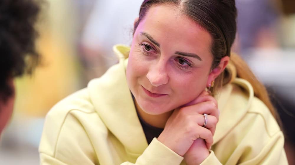 Gerade verheiratet und mit der größten Turniererfahrung: Sara Däbritz / Foto: Daniel Löb/dpa