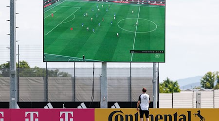 Bei Julian Nagelsmann geht der Blick schon Richtung WM-Auslosung. Auch dafür ist das aktuelle Abschneiden wichtig.  / Foto: Daniel Karmann/dpa