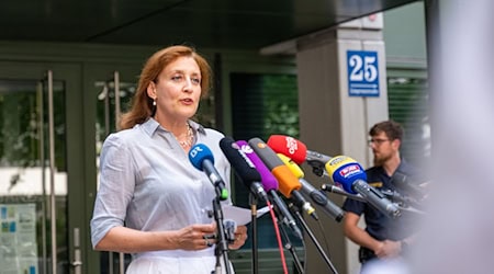 Die Staatsanwaltschaft München I hat sich zum Abschluss der Ermittlungen nach dem tödlichen Unfall an der Münchner Eisbachwelle geäußert. / Foto: Leonie Asendorpf/dpa