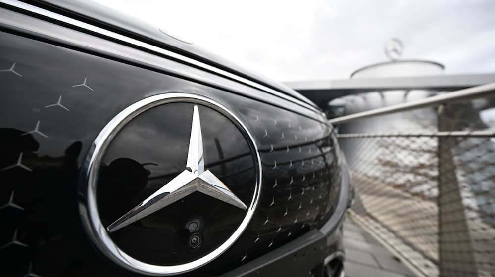 In Neu-Ulm beginnt Mercedes mit dem Verkauf seiner Autohäuser. (Archivbild)  / Foto: Bernd Weißbrod/dpa