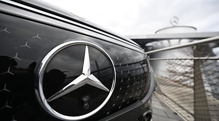 In Neu-Ulm beginnt Mercedes mit dem Verkauf seiner Autohäuser. (Archivbild)  / Foto: Bernd Weißbrod/dpa
