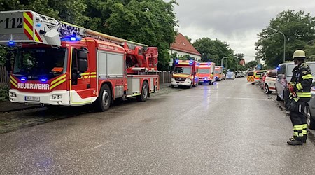 Zahlreiche Feuerwehrleute waren an der Schule im Münchner Norden im Einsatz.  / Foto: Berufsfeuerwehr München/dpa