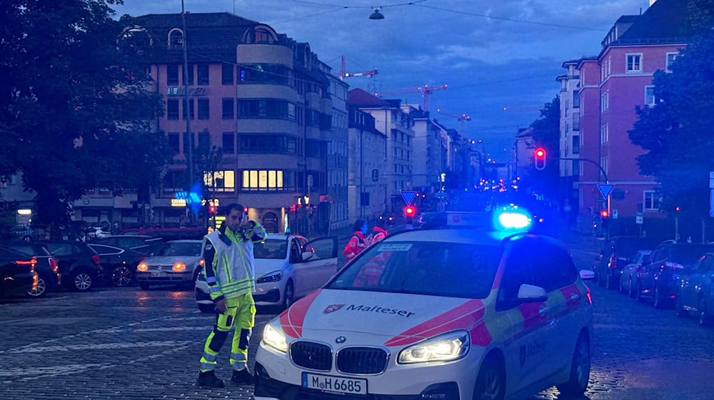 Eine Frau stach an der Theresienwiese auf Menschen ein. / Foto: - Paul/Vifogra/dpa