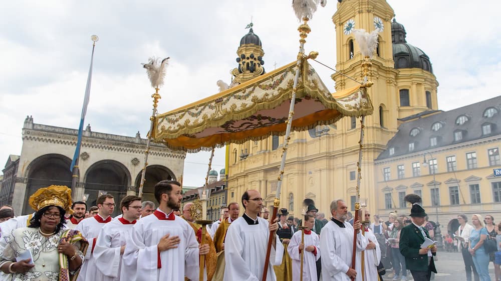 An Fronleichnam wird es auch in München eine große Prozession durch die Innenstadt geben. (Archivbild) / Foto: Matthias Balk/dpa