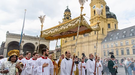 An Fronleichnam wird es auch in München eine große Prozession durch die Innenstadt geben. (Archivbild) / Foto: Matthias Balk/dpa