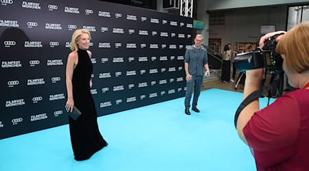 Das Filmfest München hat bei der Eröffnung für die vielen Gäste den blauen Teppich ausgerollt.  / Foto: Karl-Josef Hildenbrand/dpa