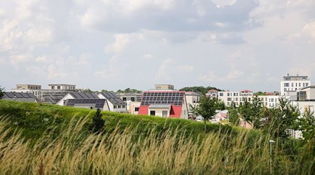 Der Anstieg der Kreditzinsen schreckte in den vergangenen drei Jahren viele Immobilieninteressenten ab. Die Folge waren sinkende Preise - doch diese Phase ist nun beendet. (Symbolbild) / Foto: Christian Charisius/dpa