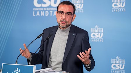CSU-Fraktionschef Klaus Holetschek erhebt die Forderung, die Krankenhausreform auch unter sicherheitspolitischen Aspekten zu betrachten. (Archivbild) / Foto: Daniel Vogl/dpa