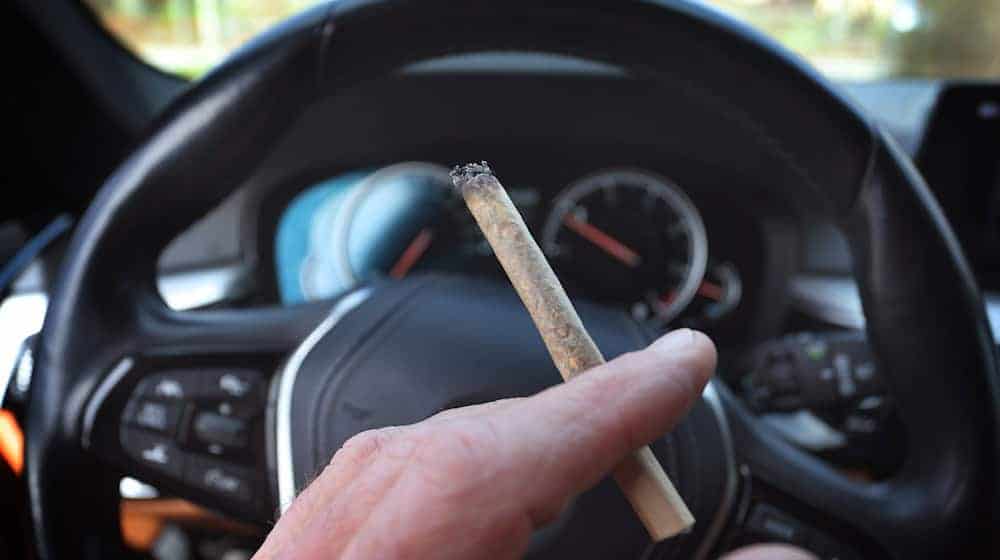 Cannabis am Steuer ist verboten. Nirgends wurden so viele Verstöße festgestellt wie in Bayern. (Ilustration) / Foto: Karl-Josef Hildenbrand/dpa