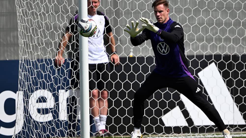 Marc-André ter Stegen ist nach seiner langwierigen Knieverletzung gleich wieder die Nummer eins im Nationalteam. / Foto: Federico Gambarini/dpa