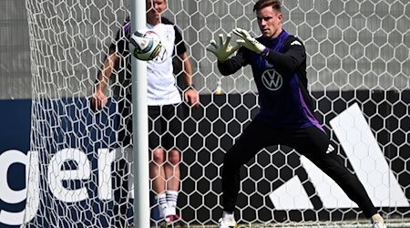 Marc-André ter Stegen ist nach seiner langwierigen Knieverletzung gleich wieder die Nummer eins im Nationalteam. / Foto: Federico Gambarini/dpa