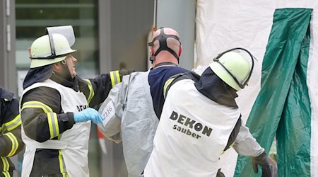 Ein Lösungsmittel auf Acetonbasis hat vermutlich die Hautreizungen bei Mitarbeitern eines DHL-Verteilzentrums in Langenzenn verursacht.  / Foto: Daniel Karmann/dpa
