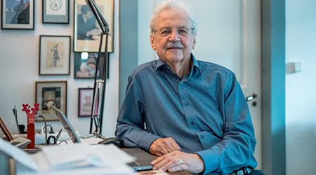 Schreibt jetzt auch für Erwachsene: «Sams»-Erfinder Paul Maar. (Archivbild) / Foto: Daniel Vogl/dpa
