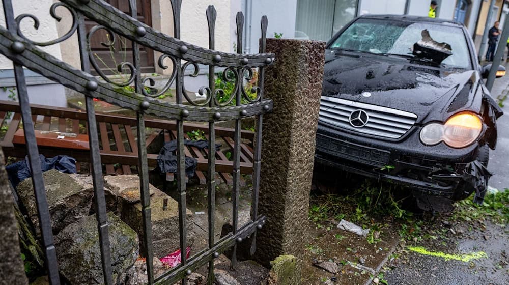 Der Mann steuerte den Wagen wohl bewusst in die Menschengruppe. / Foto: Armin Weigel/dpa
