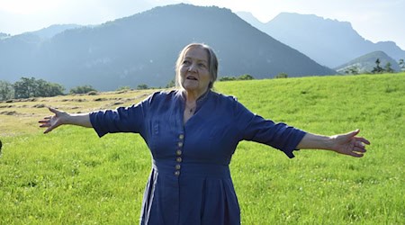 Schauspielerin Marianne Sägebrecht am Rande von Dreharbeiten zu der ARD-Vorabendserie «Watzmann ermittelt». / Foto: Jörg Seewald/Agentur See4C/dpa