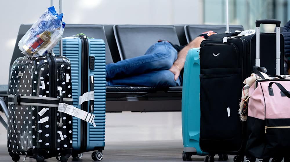 Urlaubsgepäck am Münchner Flughafen. Steigende Passagierzahlen im ersten Quartal deuten darauf, dass viele Urlauber wieder weiter entfernte Ziele ansteuern. (Symbolbild)  / Foto: Sven Hoppe/dpa