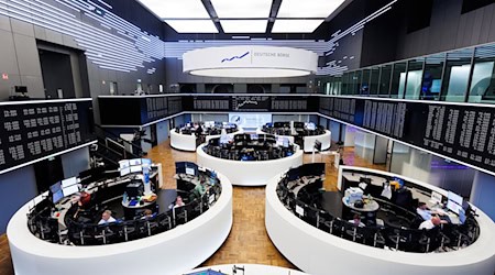 Die Aktienmärkte bieten in diesem Jahr ein ungewohntes Bild: In Europa geht es schneller aufwärts als in den USA. (Symbolbild) / Foto: Lando Hass/dpa