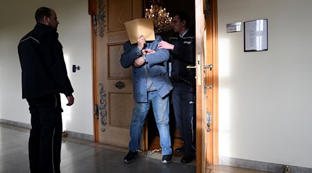 Weil er drei Menschen getötet hat, wurde der Mann zu lebenslanger Haft verurteilt. (Archivbild)  / Foto: Stefan Puchner/dpa