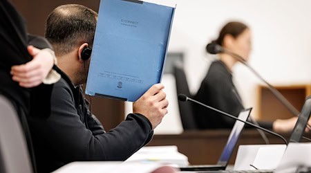 Der Mann will die lebenslange Haft für den Mordversuch an seiner Frau nicht akzeptieren. (Archivbild) / Foto: Daniel Karmann/dpa