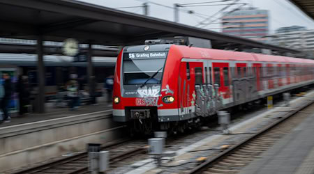 Die S-Bahnen am Münchner Ostbahnhof sollen Donnerstag wieder planmäßig fahren. (Archivbild)  / Foto: Peter Kneffel/dpa