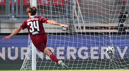 Dustin Forkel wird vom 1. FC Nürnberg für ein Jahr nach Regensburg verliehen. / Foto: Daniel Karmann/dpa