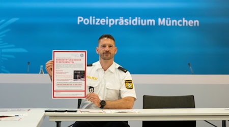 Fahndungsplakate und eine "Postwurfaktion" sollen bei der Suche nach den Tätern helfen. / Foto: Leonie Asendorpf/dpa