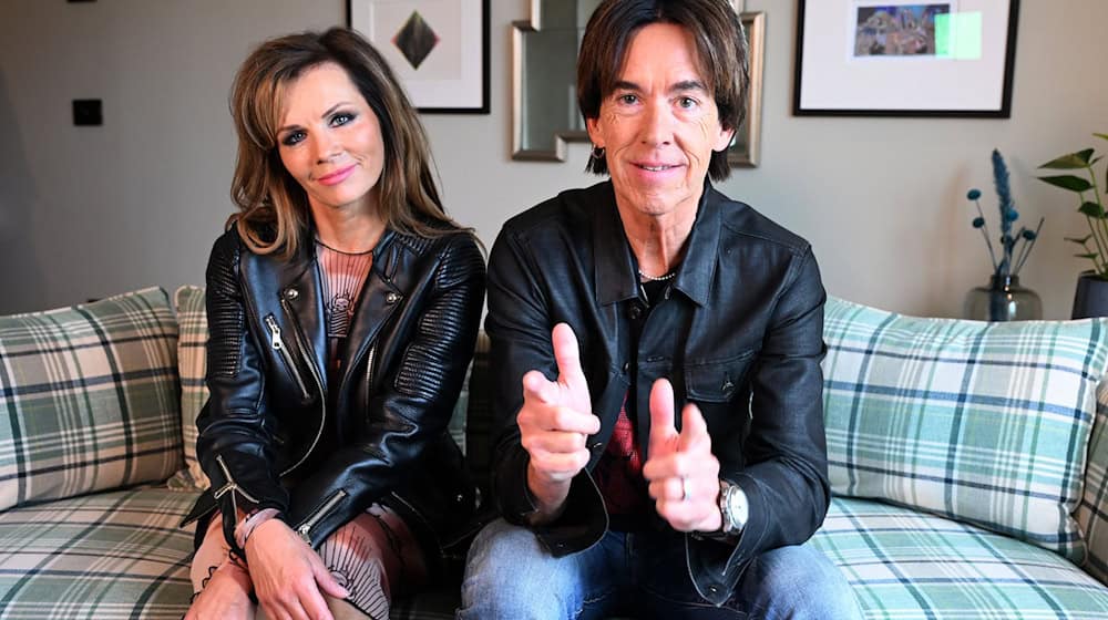 Die neue Roxette-Konstellation nach dem Tod der alten Frontfrau Marie Fredriksson: Urgestein Per Gessle und Sängerin Lena Philipsson. / Foto: Felix Hörhager/dpa