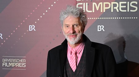 Schauspieler Rufus Beck wundert sich über manch eine Rollen-Besetzung. (Archivbild) / Foto: Felix Hörhager/dpa