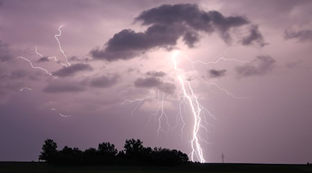 Lokal ziehen in Bayern Schauer und Gewitter auf. / Foto: Alexander Wolf/onw-images/dpa