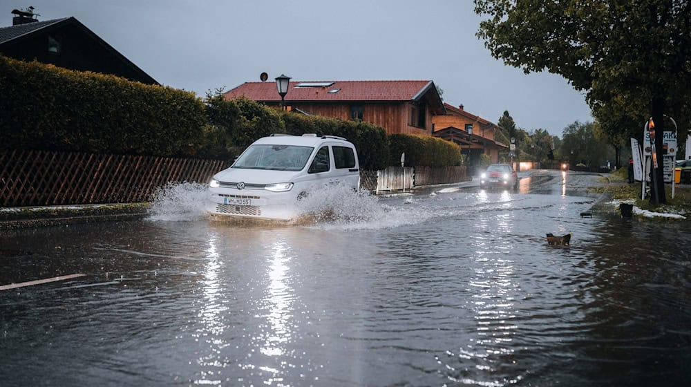 In Bayern wird im Laufe des Tages mehr Starkregen erwartet, auch Hagel und Sturmböen sind möglich.  / Foto: Sebastian Pieknik/NEWS5/dpa