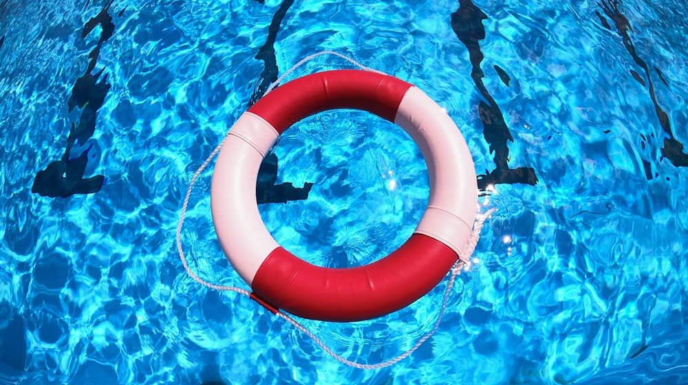 Das Kind war laut Polizei unbeaufsichtigt im Wasser. (Symbolbild)  / Foto: Friso Gentsch/dpa