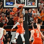 Karim Jallow bejubelt einen Dunk. / Foto: Jan-Philipp Strobel/dpa
