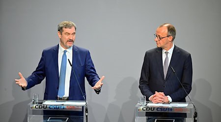 Für CSU-Chef Söder wird CDU-Chef Merz nicht nur eine Legislatur lang Kanzler in Deutschland bleiben. (Archivbild) / Foto: Sebastian Christoph Gollnow/dpa