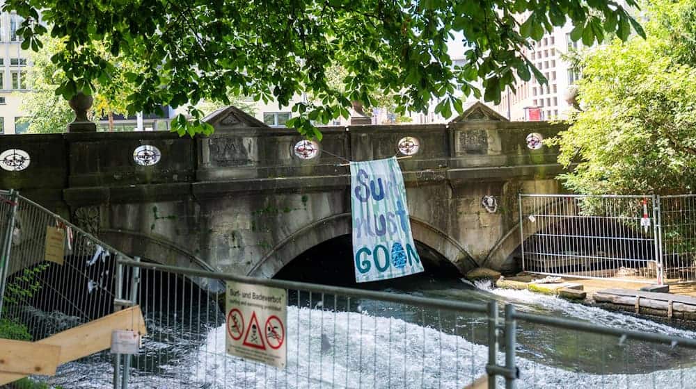 Die Ermittlungen zum Unfalltod einer Surferin auf der Münchner Eisbach-Welle sind abgeschlossen. / Foto: Leonie Asendorpf/dpa