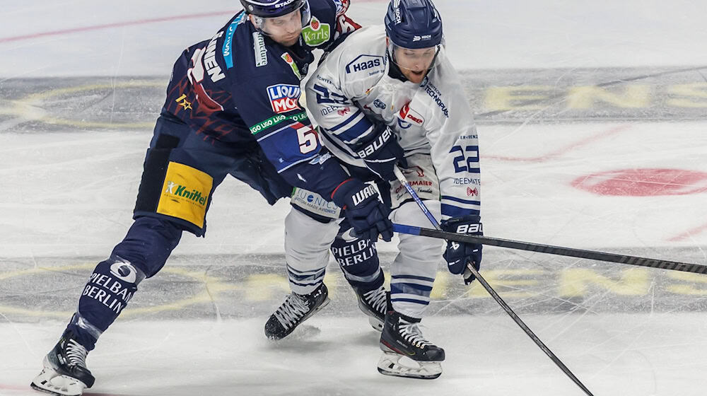Mike Connolly (r) spielt weiter für die Tigers. / Foto: Andreas Gora/dpa