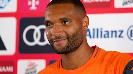 Jonathan Tah bei seiner Vorstellung in Orlando. / Foto: Sven Hoppe/dpa