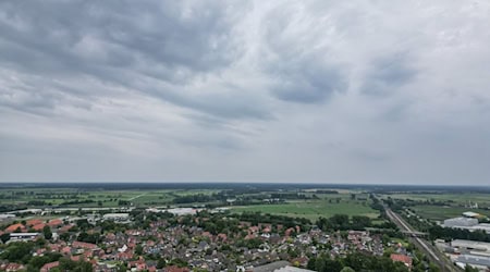 Der Deutsche Wetterdienst hat bundesweit alle bestehenden Unwetterwarnungen vor schweren Gewittern aufgehoben. / Foto: Lars Penning/dpa
