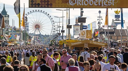 Wie voll ist zu voll? Münchens Wiesn-Chef will keine Jagd auf Besucherrekorde (Archivbild). / Foto: Peter Kneffel/dpa