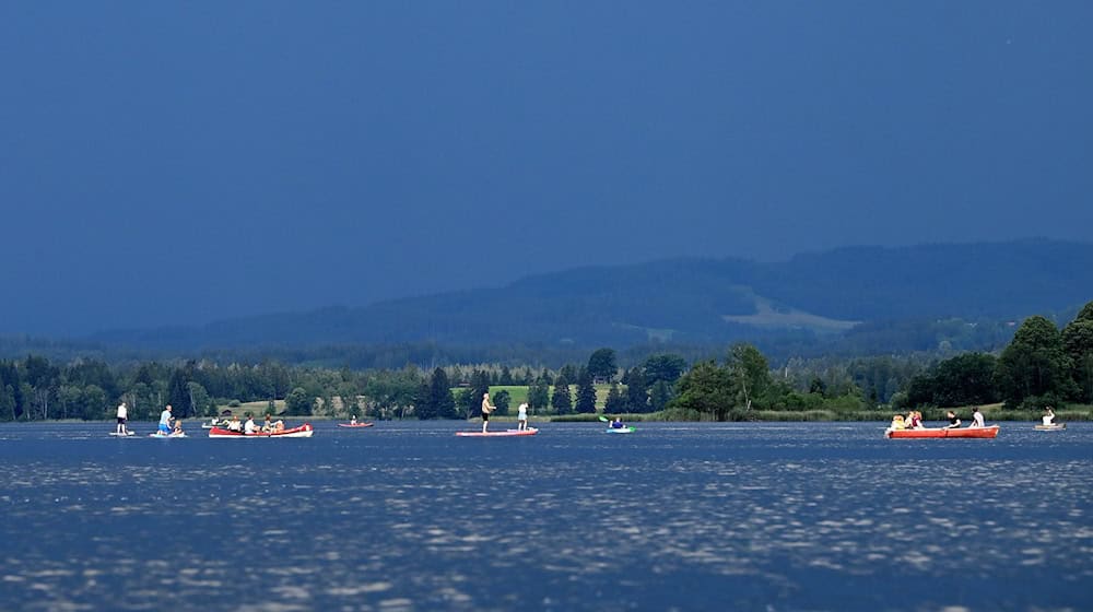 Blick auf den Staffelsee. Der Vermisste schaffte es nicht zurück auf ein Tretboot. (Archivbild) / Foto: Angelika Warmuth/dpa