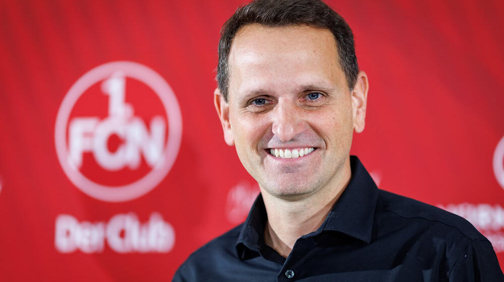 Joti Chatzialexiou hat einen neuen Stürmer für den 1. FC Nürnberg gefunden. / Foto: Daniel Karmann/dpa
