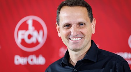 Joti Chatzialexiou hat einen neuen Stürmer für den 1. FC Nürnberg gefunden. / Foto: Daniel Karmann/dpa