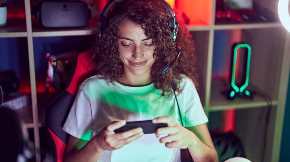 Anime trifft Mobile Gaming – immersive Erlebnisse direkt auf dem Smartphone. / Foto: krakenimages.com auf freepik.com