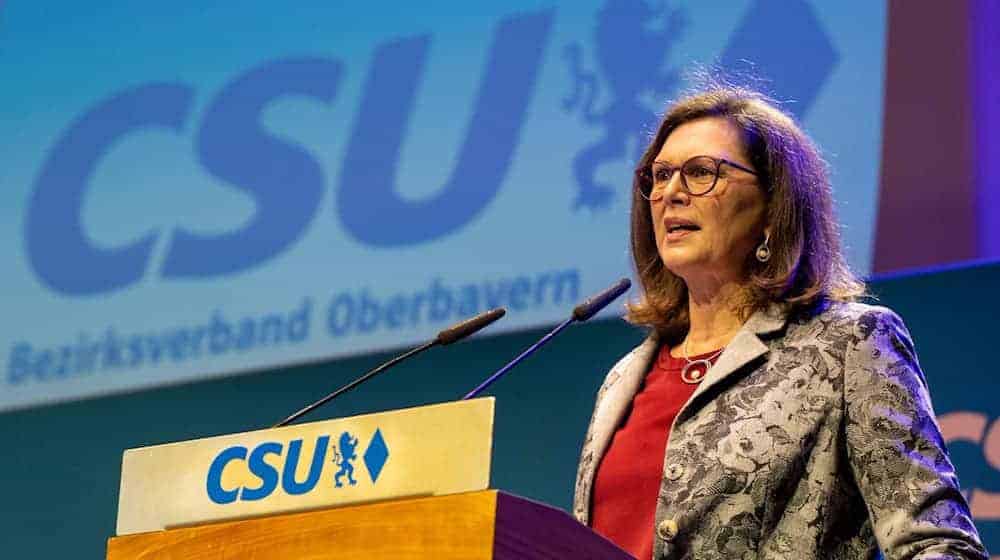 Ilse Aigner führt seit vielen Jahren den CSU-Bezirksverband Oberbayern. (Archivbild)  / Foto: Peter Kneffel/dpa