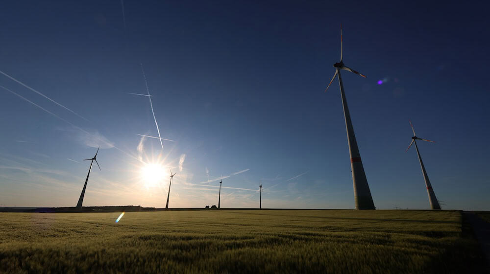 Künftig sollen Kommunen und Bürger von neuen Windparks in Bayern profitieren können. (Symbolbild) / Foto: Karl-Josef Hildenbrand/dpa