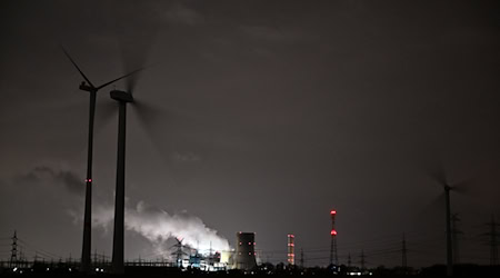 Wohl mit dem klimaschädlichen Kohlendioxid (CO2)? In Bayern soll eine Studie herausfinden, wo es etwa unterirdisch eingelagert werden könnte. (Symbolbild)  / Foto: Federico Gambarini/dpa