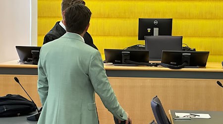 Vor dem Landgericht Regensburg ist ein Arzt vom Vorwurf des Mordes an einem Patienten freigesprochen worden. / Foto: Ute Wessels/dpa