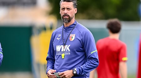 Erster Sieg für Augsburg neuen Trainer Sandro Wagner. / Foto: Harry Langer/dpa
