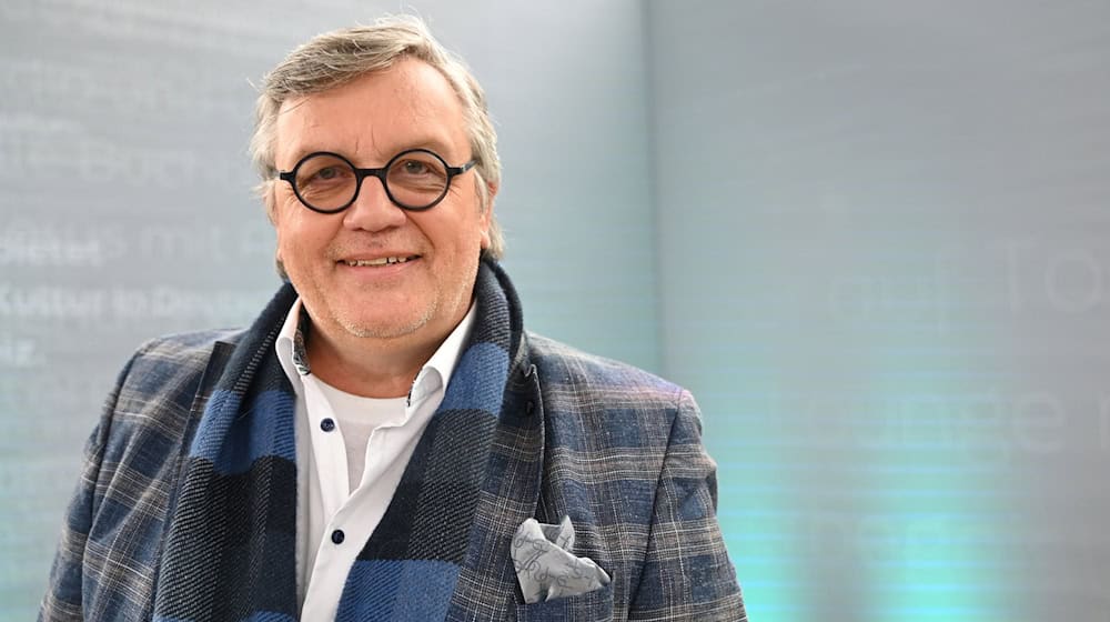 Hape Kerkeling bekommt den Ehrenpreis des Bayerischen Buchpreises verliehen. (Archivbild) / Foto: Elisa Schu/dpa