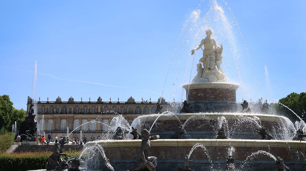 Auch der Latona-Brunnen vor dem Schloss Herrenchiemsee auf der Herreninsel im Chiemsee ist nun Teil des Welterbes der Unesco. (Archivbild) / Foto: Karl-Josef Hildenbrand/dpa