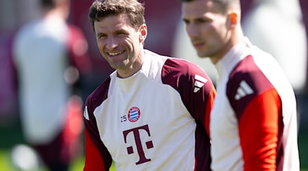 Als Gast an der Säbener Straße: Thomas Müller (l). / Foto: Sven Hoppe/dpa